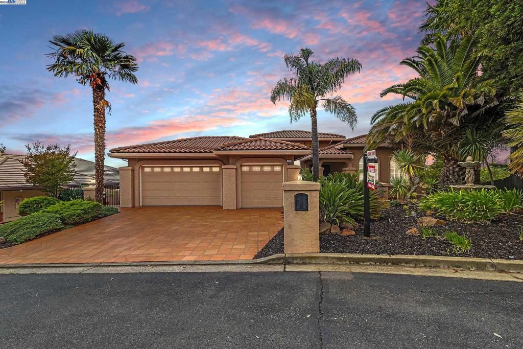 20340 Hunters Knls, Castro Valley, CA 94552