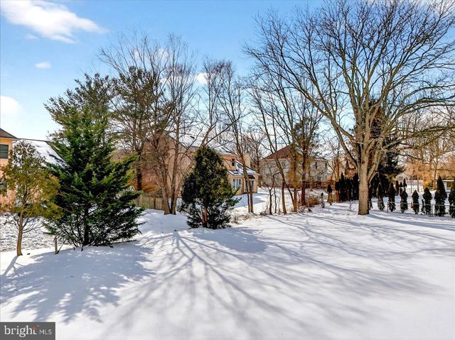 1 JOSHUA COURT, Kendall Park, NJ 08824