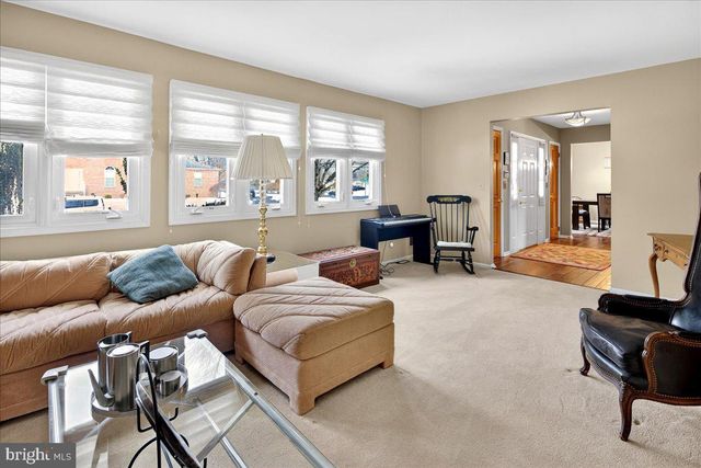 1 JOSHUA COURT, Kendall Park, NJ 08824