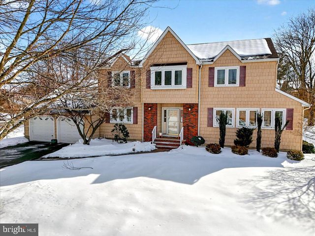 1 JOSHUA COURT, Kendall Park, NJ 08824