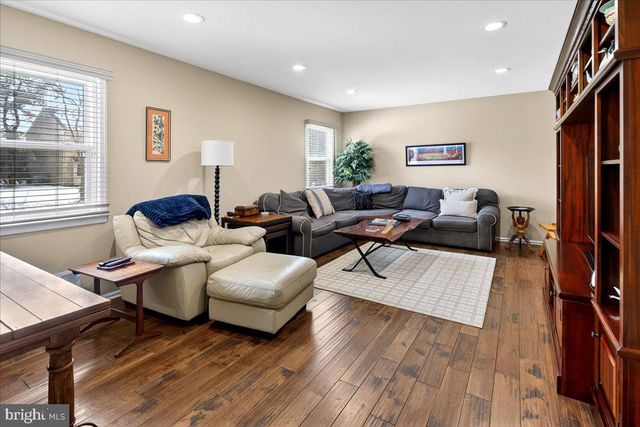 1 JOSHUA COURT, Kendall Park, NJ 08824