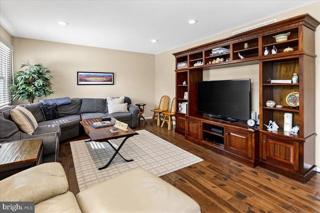 1 JOSHUA COURT, Kendall Park, NJ 08824