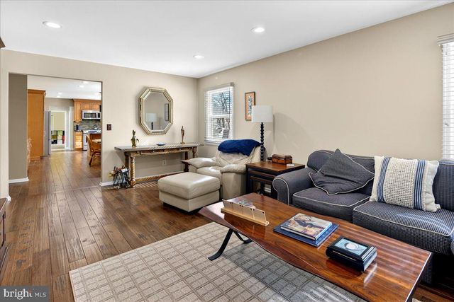 1 JOSHUA COURT, Kendall Park, NJ 08824