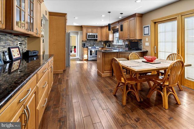 1 JOSHUA COURT, Kendall Park, NJ 08824