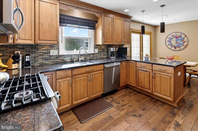 1 JOSHUA COURT, Kendall Park, NJ 08824