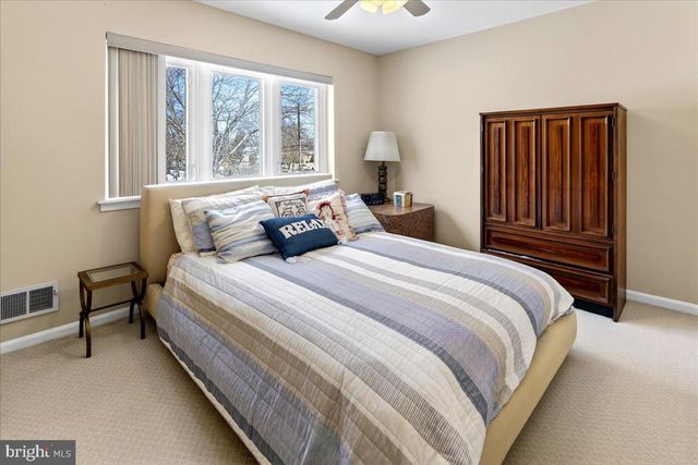 1 JOSHUA COURT, Kendall Park, NJ 08824