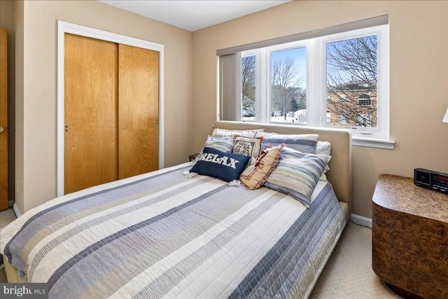 1 JOSHUA COURT, Kendall Park, NJ 08824