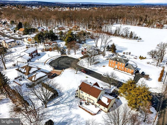 1 JOSHUA COURT, Kendall Park, NJ 08824