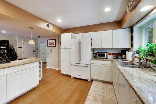 2001 Sherman Avenue 204, Evanston, IL 60201