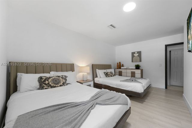 1308 Seabreeze Blvd, Fort Lauderdale, FL 33316