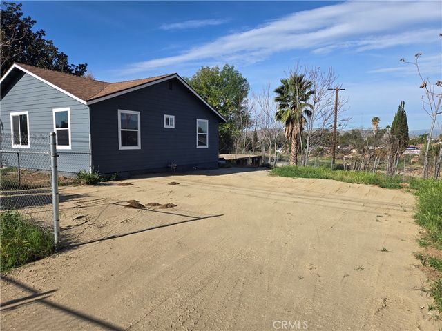 577 W La Cadena Drive, Riverside, CA 92501