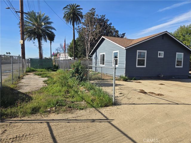 577 W La Cadena Drive, Riverside, CA 92501