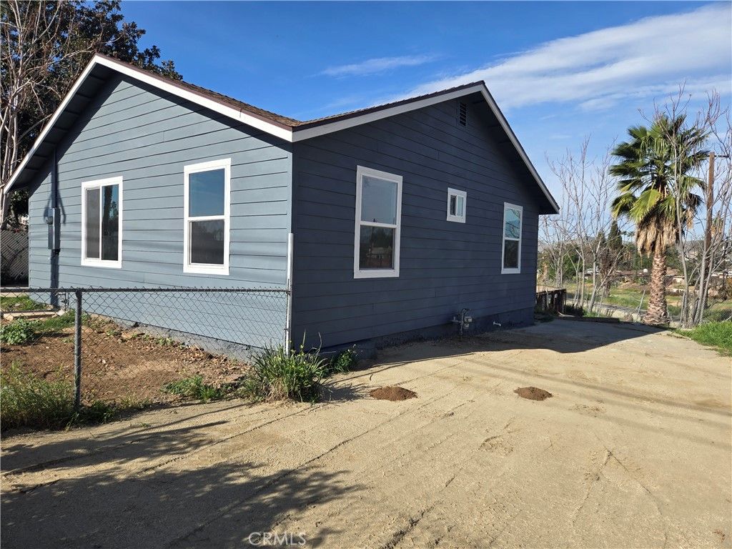 577 W La Cadena Drive, Riverside, CA 92501