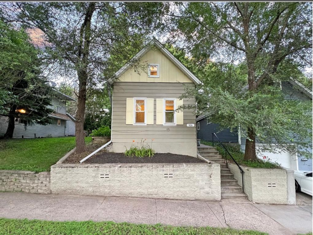 916 Farrington Street, Saint Paul, MN 55117
