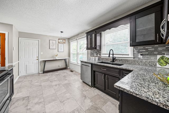 1226 Cobblestone Ln, Clarksville, TN 37042