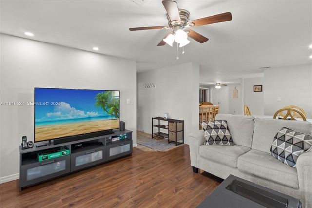 5239 NW 3rd Avenue, Deerfield Beach, FL 33064