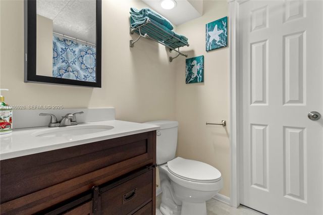 5239 NW 3rd Avenue, Deerfield Beach, FL 33064