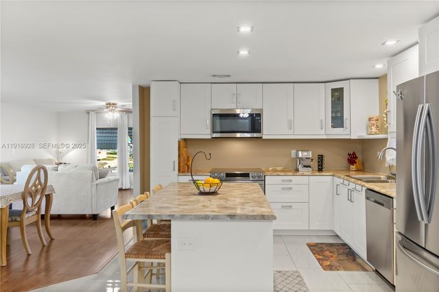 5239 NW 3rd Avenue, Deerfield Beach, FL 33064