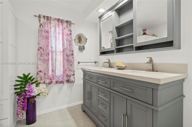5239 NW 3rd Avenue, Deerfield Beach, FL 33064