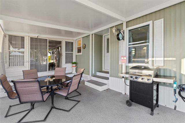 5239 NW 3rd Avenue, Deerfield Beach, FL 33064