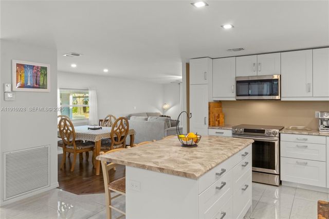 5239 NW 3rd Avenue, Deerfield Beach, FL 33064