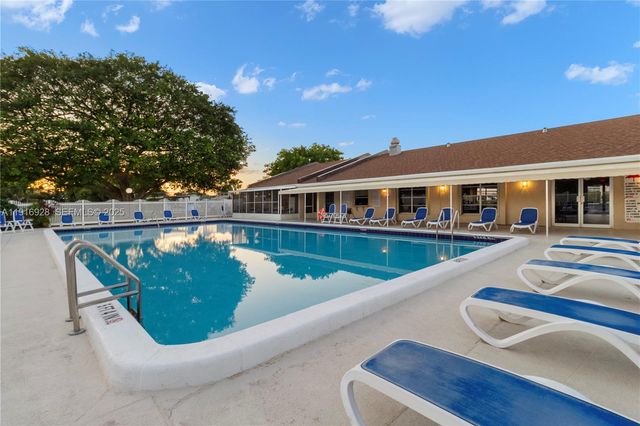 5239 NW 3rd Avenue, Deerfield Beach, FL 33064
