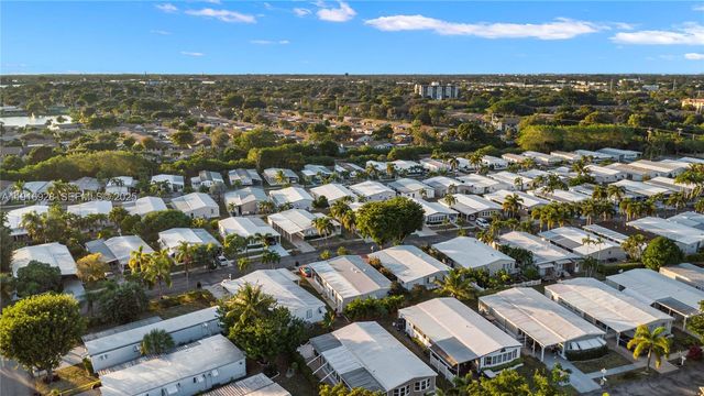 5239 NW 3rd Avenue, Deerfield Beach, FL 33064