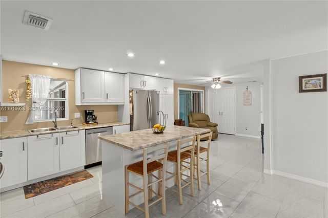 5239 NW 3rd Avenue, Deerfield Beach, FL 33064