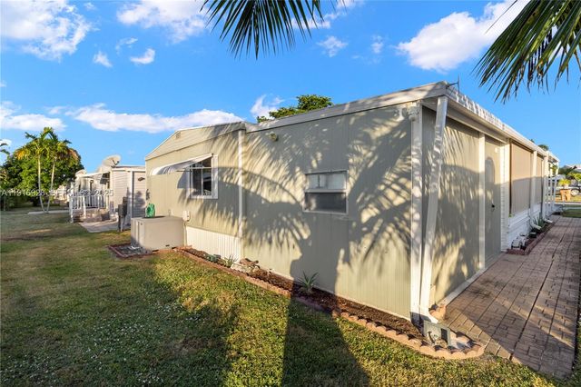 5239 NW 3rd Avenue, Deerfield Beach, FL 33064