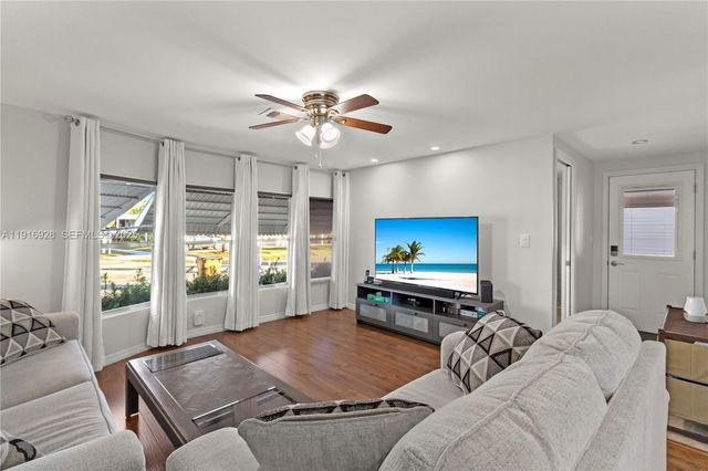 5239 NW 3rd Avenue, Deerfield Beach, FL 33064