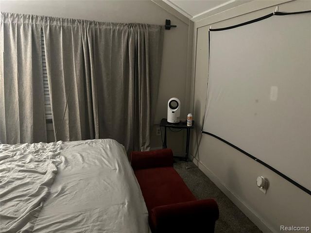 8054 Potomac, Center Line, MI 48015