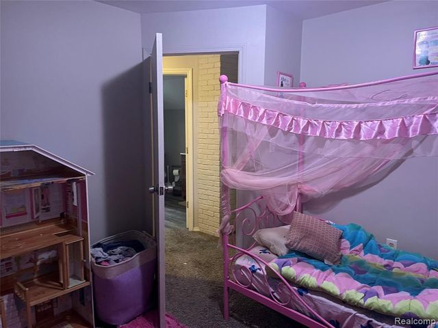 8054 Potomac, Center Line, MI 48015