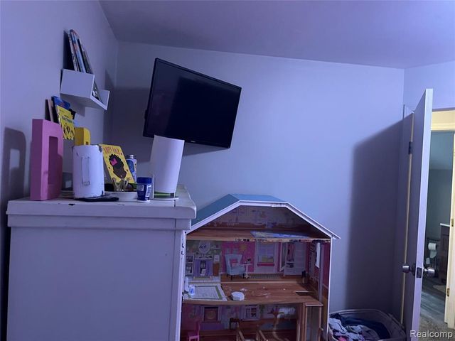 8054 Potomac, Center Line, MI 48015