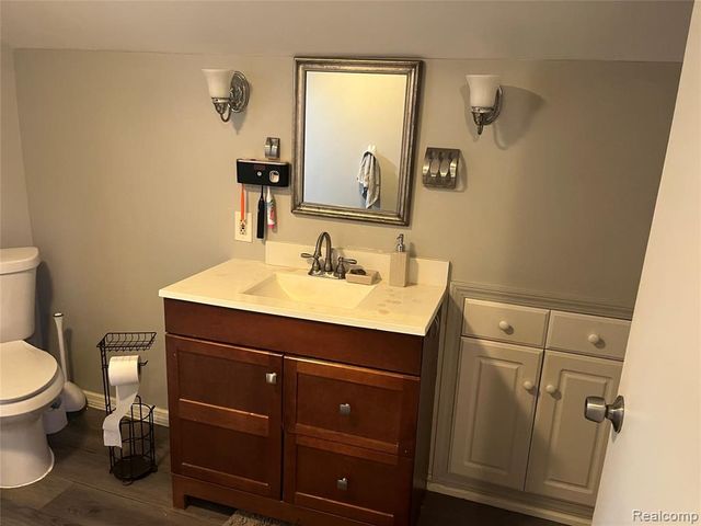 8054 Potomac, Center Line, MI 48015