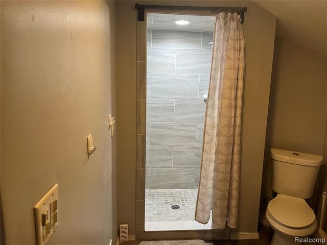 8054 Potomac, Center Line, MI 48015