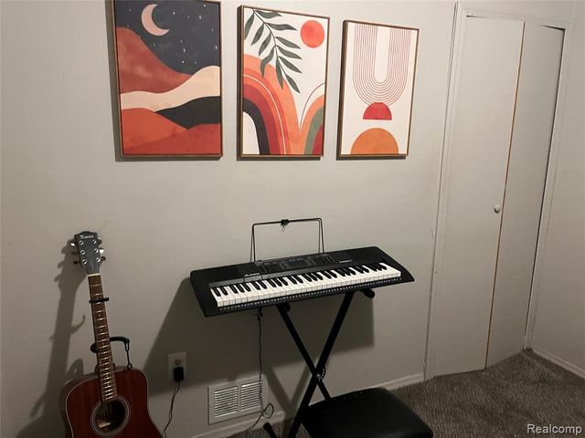 8054 Potomac, Center Line, MI 48015