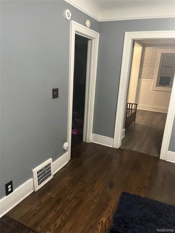 8054 Potomac, Center Line, MI 48015