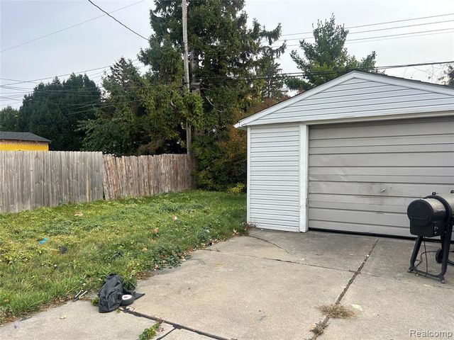 8054 Potomac, Center Line, MI 48015