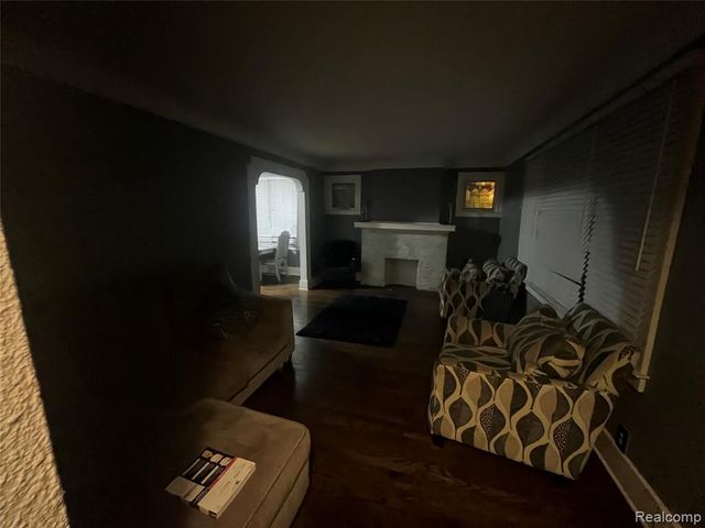 8054 Potomac, Center Line, MI 48015