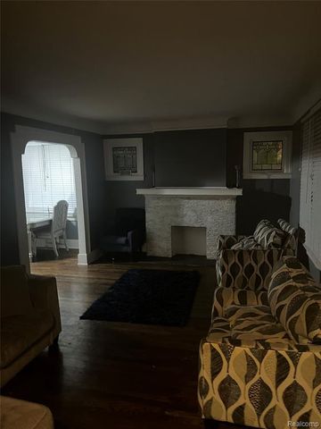 8054 Potomac, Center Line, MI 48015