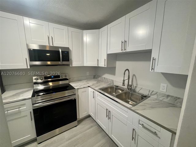 1077 SE 22nd Ave N8, Pompano Beach, FL 33062