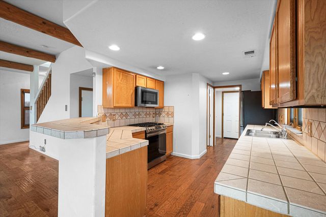 7405 Eagle Crest Avenue NE, Albuquerque, NM 87113
