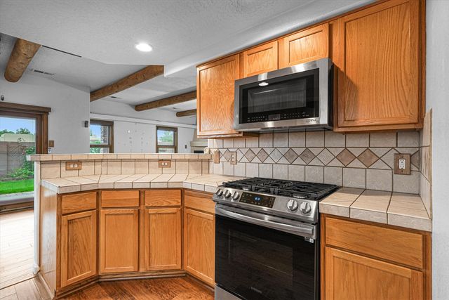 7405 Eagle Crest Avenue NE, Albuquerque, NM 87113