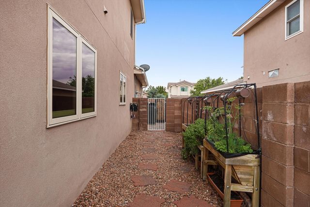 7405 Eagle Crest Avenue NE, Albuquerque, NM 87113
