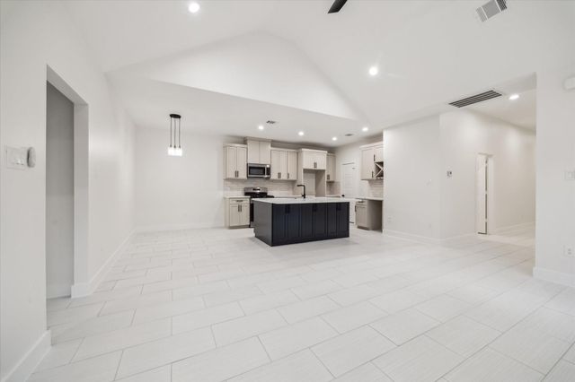 7947 Avenue F, Houston, TX 77012