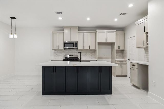 7947 Avenue F, Houston, TX 77012