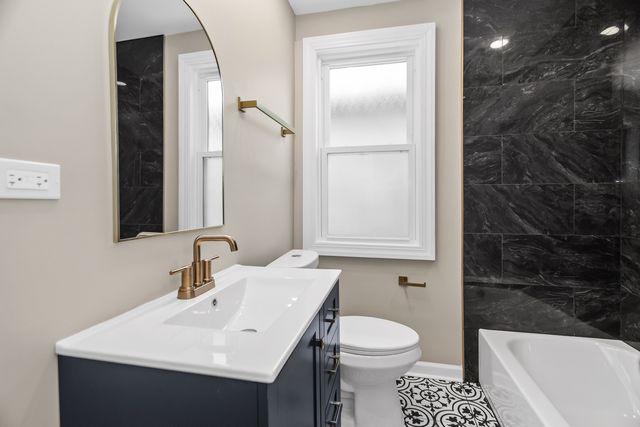 511 W 104TH Street, Chicago, IL 60628