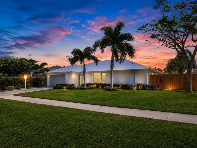 30 Chestnut Trail, Tequesta, FL 33469