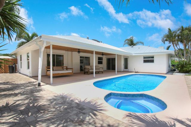 30 Chestnut Trail, Tequesta, FL 33469