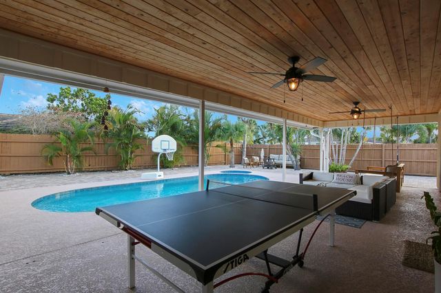 30 Chestnut Trail, Tequesta, FL 33469